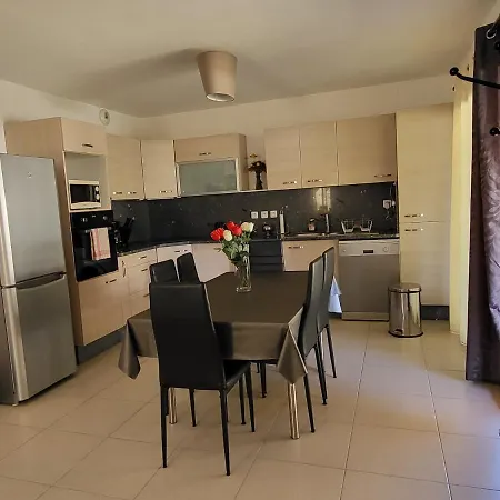 A 5 Min De La Holiday home
